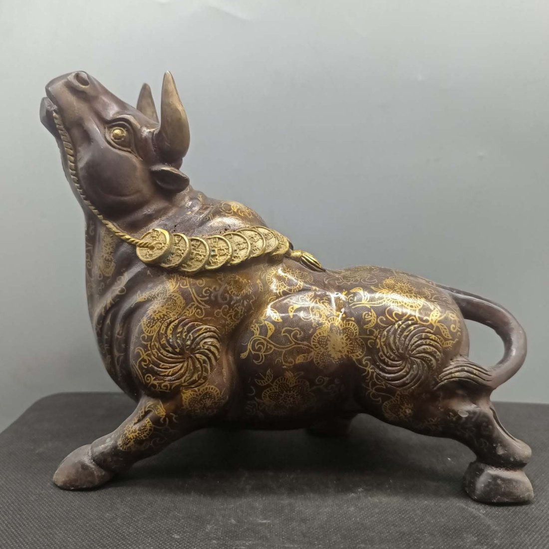 Bronze Wealth Bull: Antique copper ware, wealth fortune cattle, exquisite workmanship, elegant and antique