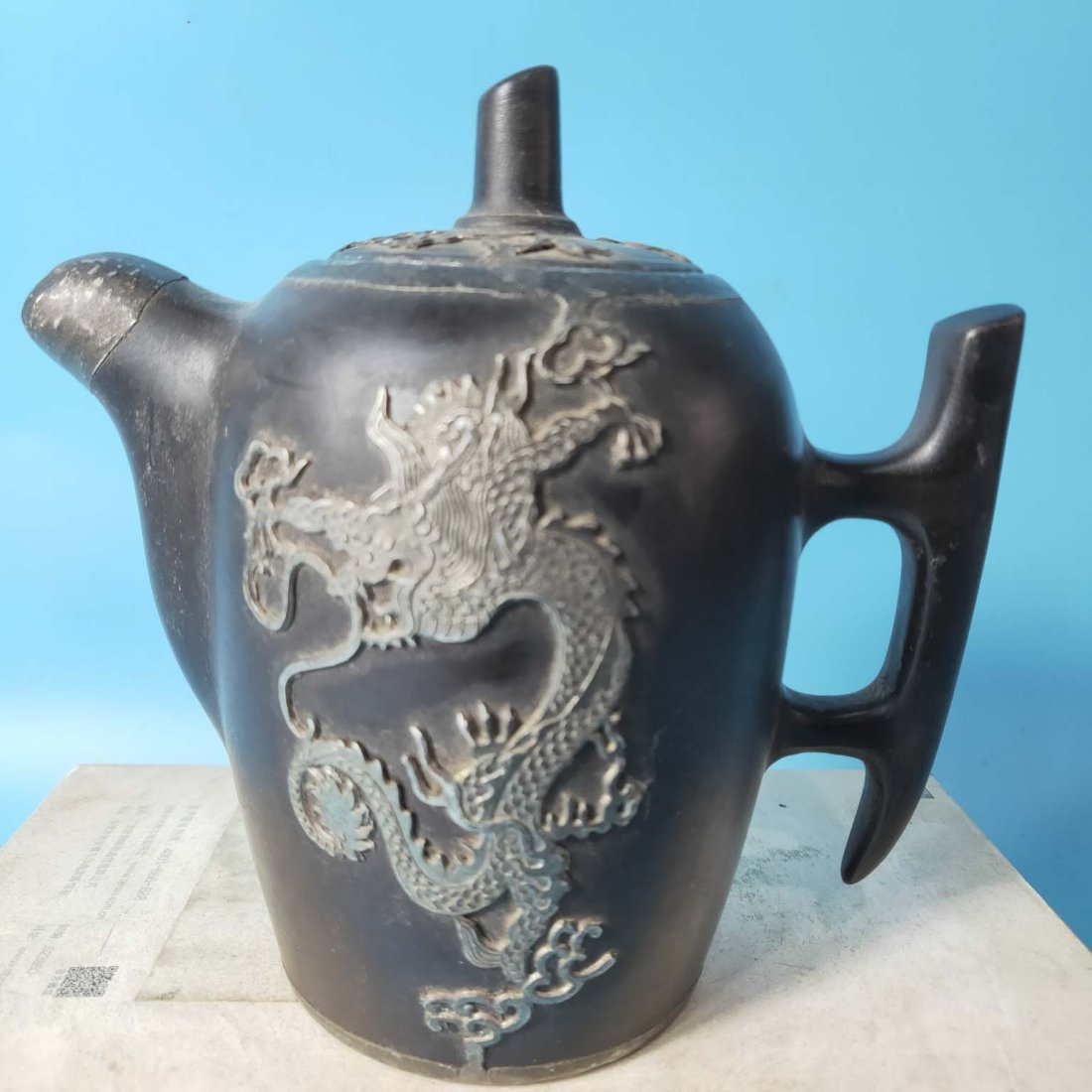 Inlaid silver purple clay teapot: Inlaid silver purple clay teapot