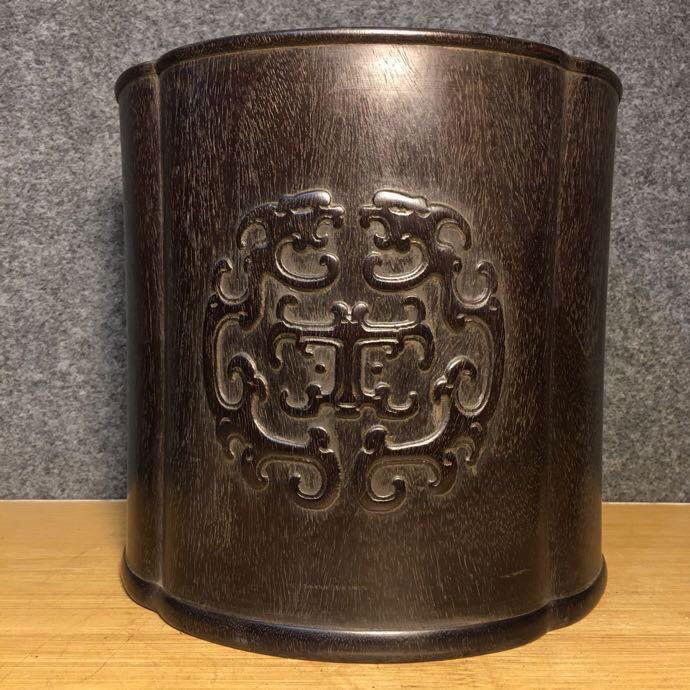 Rosewood carving pen holder (1 of 9)