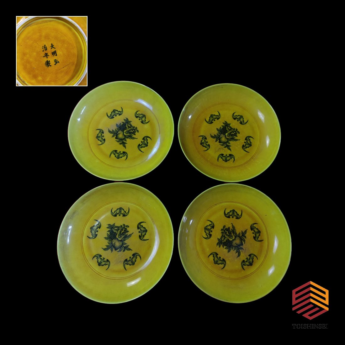 A set of Wufu holding birthday plates made in Hongzhi period of Ming Dynasty: A set of Wufu holding birthday plates made in Hongzhi period of Ming Dynasty.
