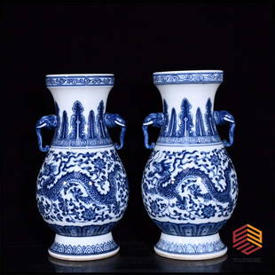 Qing Dynasty Qianlong blue and white dragon pierced with floral pattern elephant ear vase: Qing Dynasty Qianlong blue and white dragon pierced with floral pattern elephant ear vase