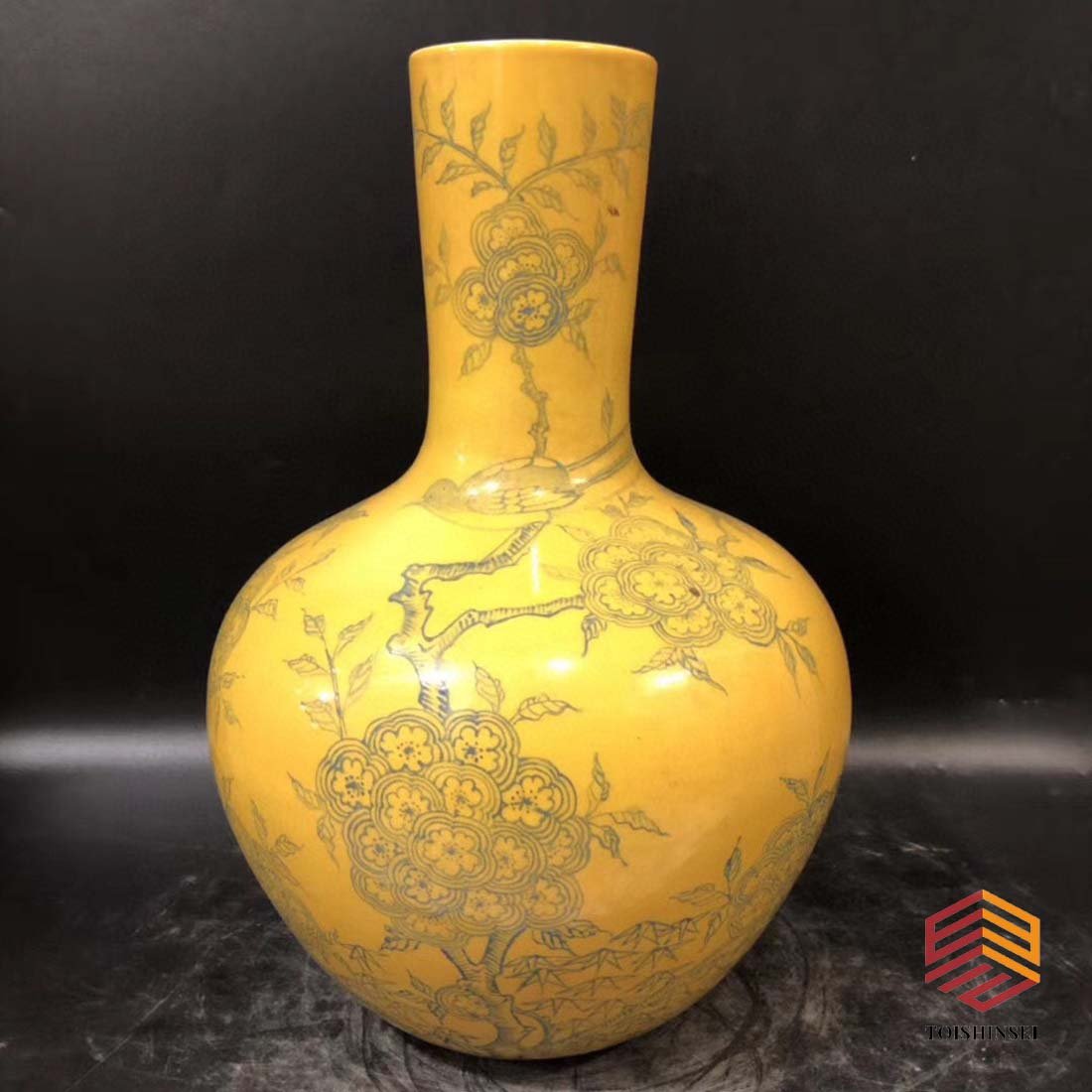 Qing Dynasty Tuanhua yellow glazed celestial sphere vase (1 of 6)