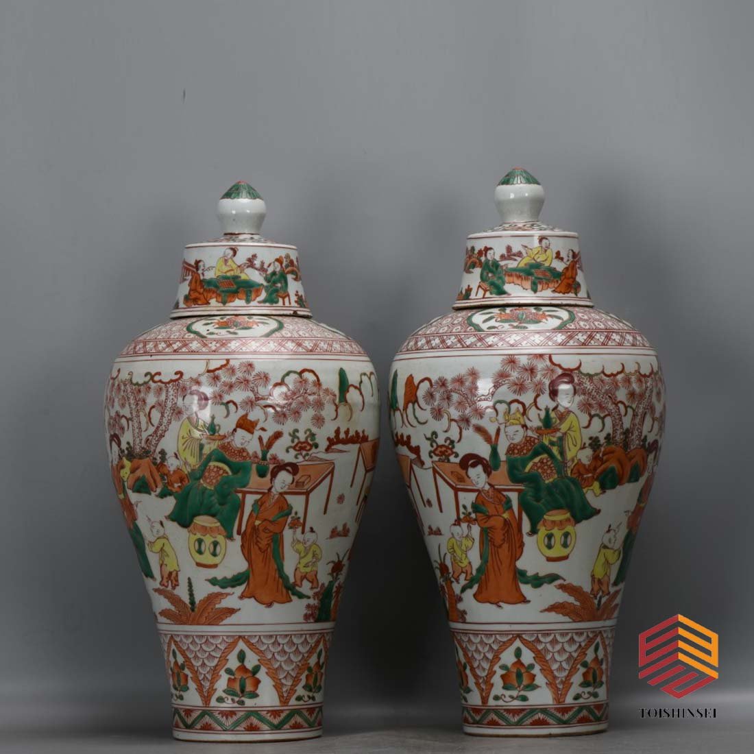 Ming and Wanli red and green colored characters and a pair of plum vases (1 of 8)