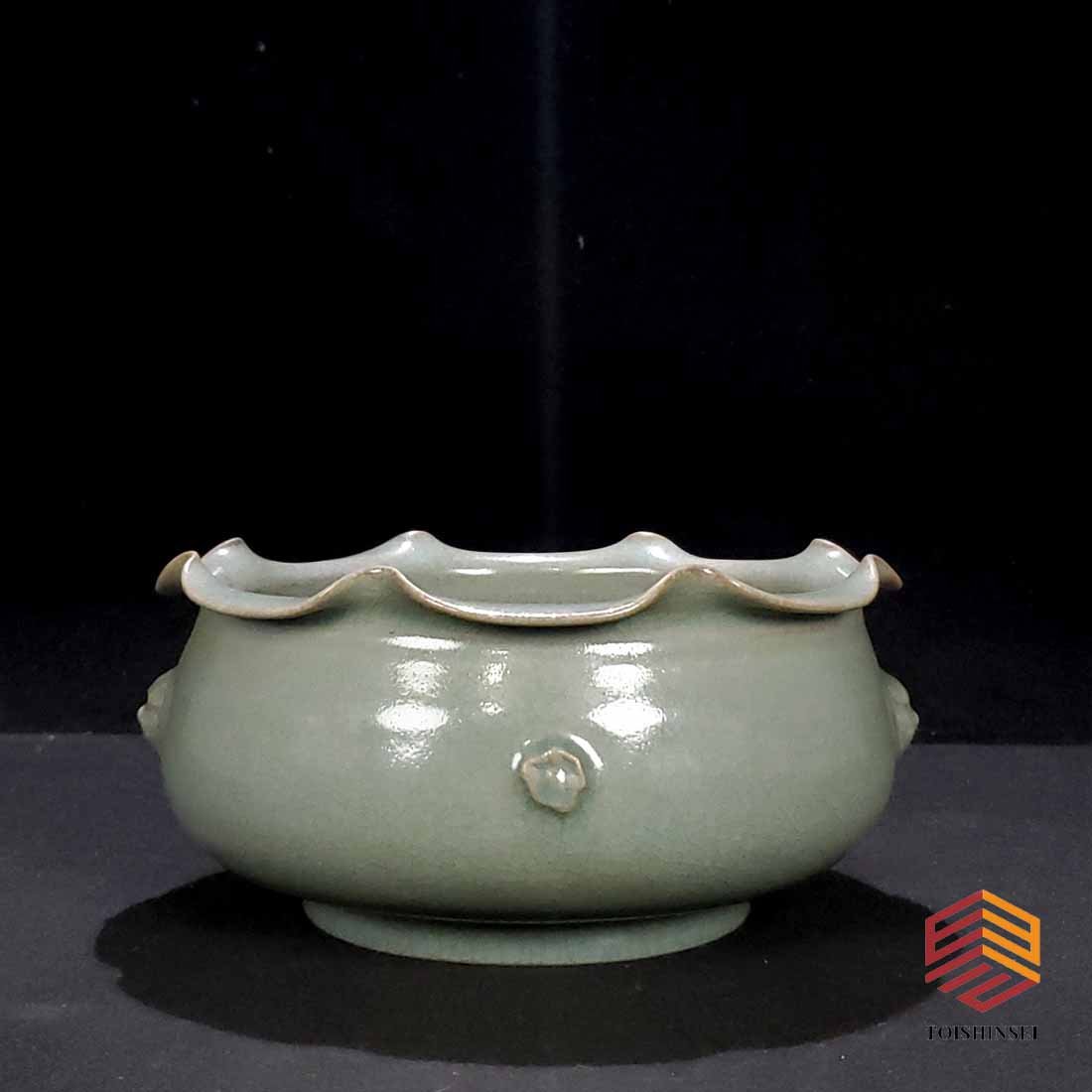 Lotus leaf wash "made by Qingliang Temple in the second year of Chongning" from Ru Kiln of Song (1 of 7)