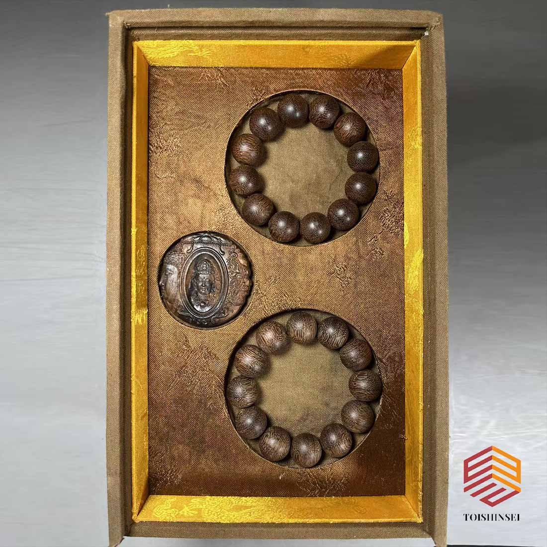 Qing Palace Collection: A box of old agarwood bracelets (1 of 8)