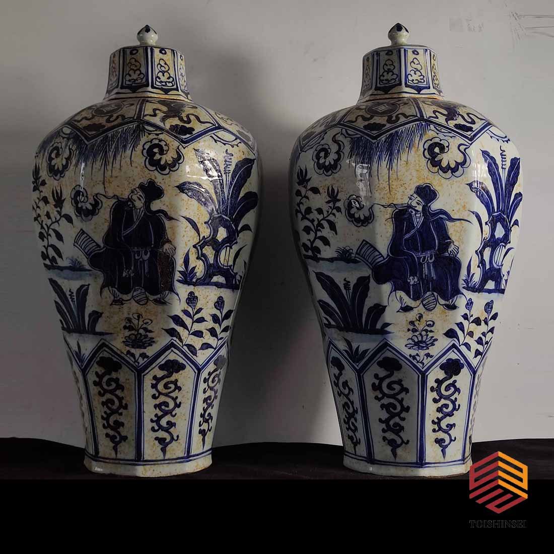 Fine Yuan blue and white figure plum vase (1 of 7)