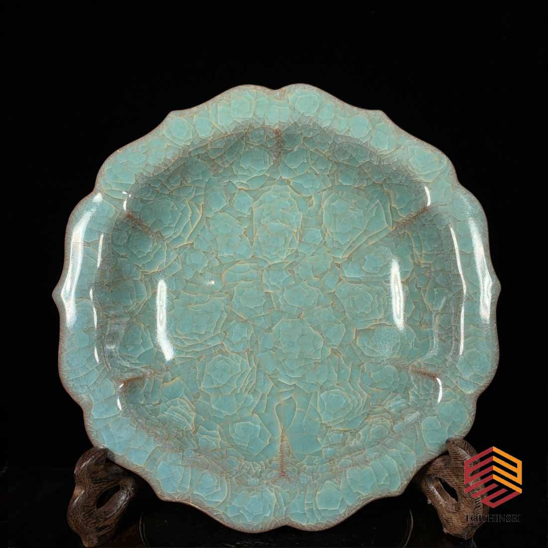 Song Guan Kiln Ice Crack Sunflower Brush Washer: Song Guan Kiln Ice Crack Sunflower Brush Washer.