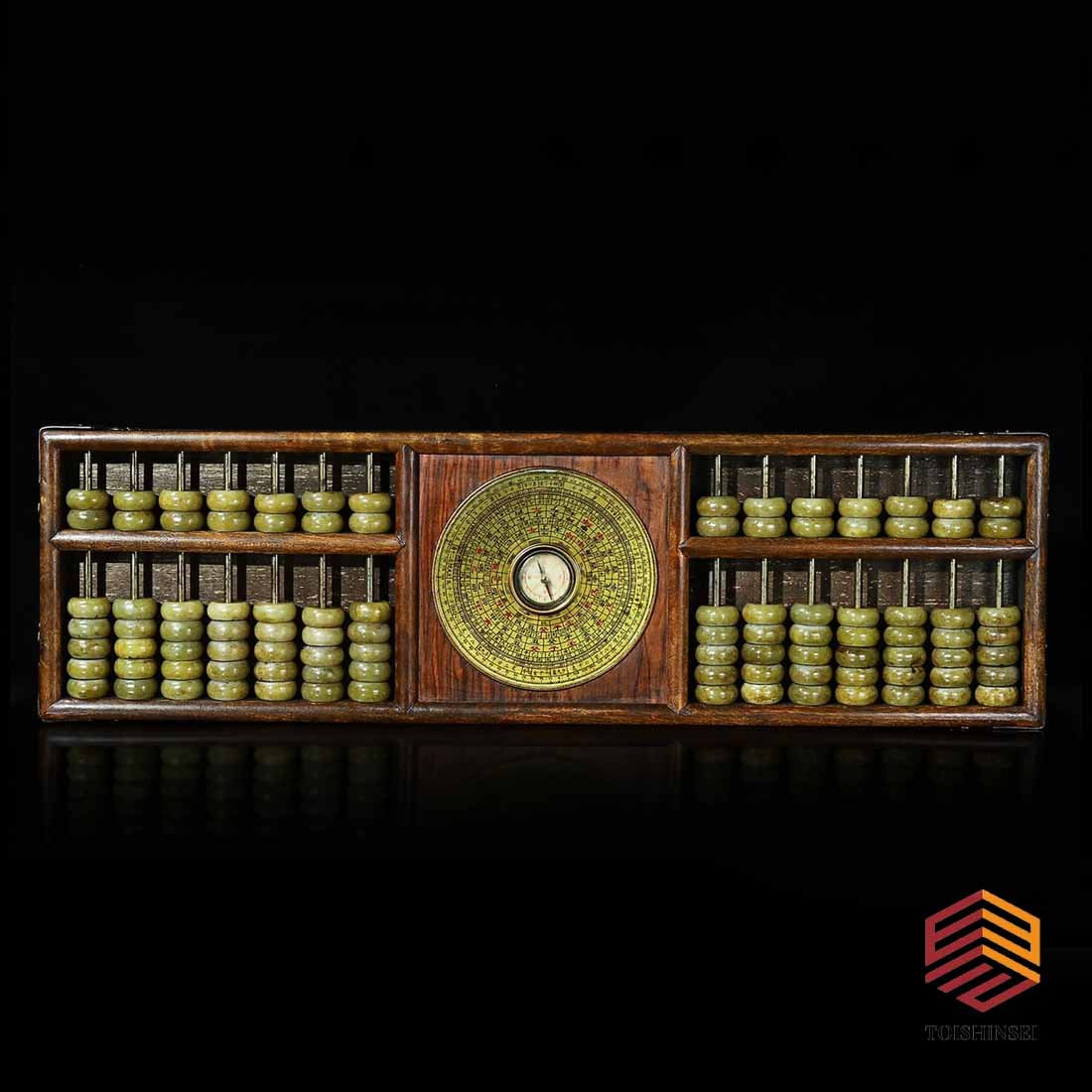 Rosewood inlaid compass, compass wrapped with copper horns to attract wealth and treasures, jade ari: Rosewood inlaid compass, compass wrapped with copper horns to attract wealth and treasures, jade arithmetic beads.