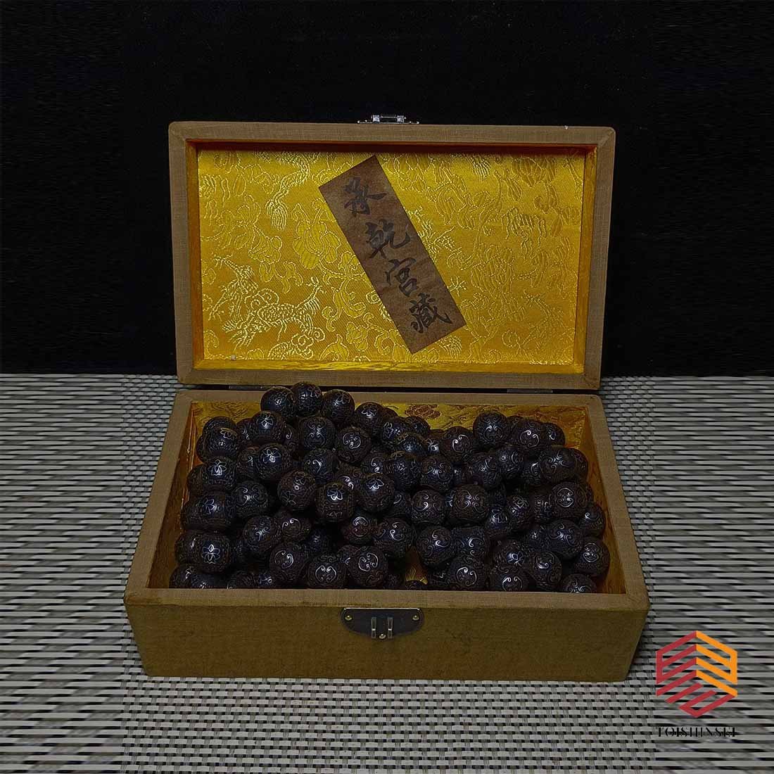 Embroidery boxed silver filigree agarwood bracelet: Embroidery boxed silver filigree agarwood bracelet A total of 16 pieces, with a light fragrance