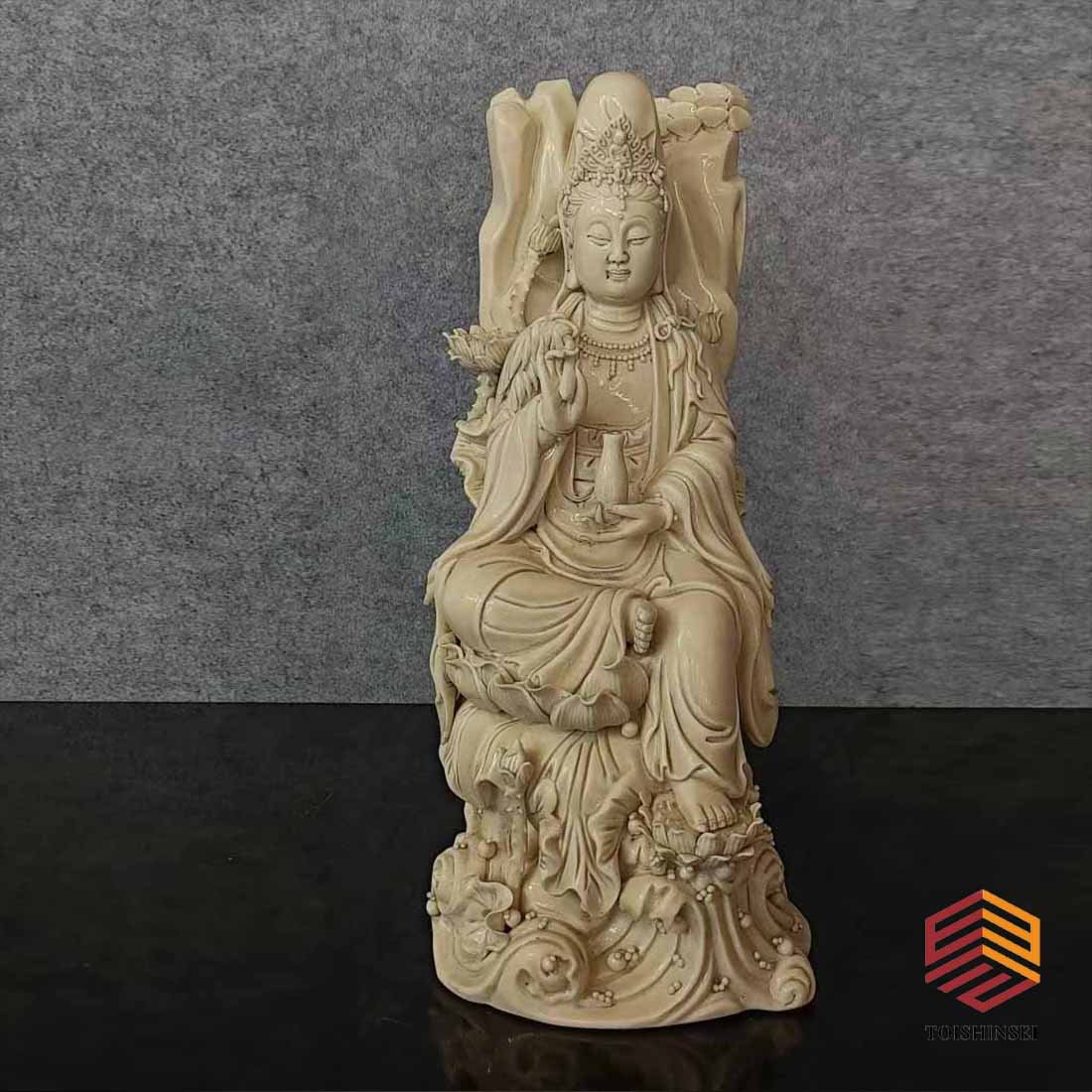 Ming Dynasty Dehua kiln "He Chaozong" white porcelain with glaze 'Zizai Guanyin' (1 of 9)