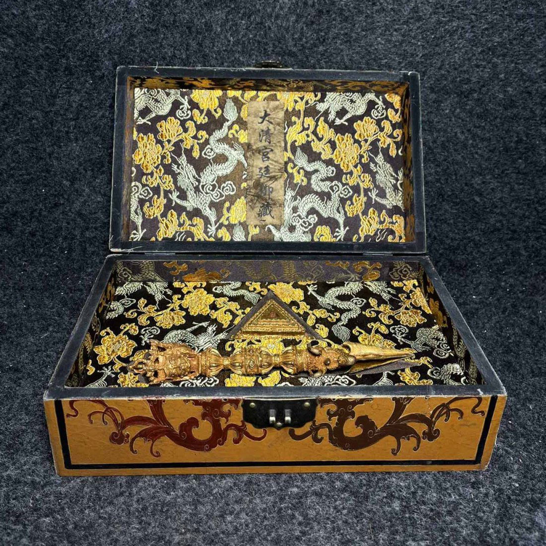 Qianlong period of the Qing Dynasty Tibetan gilt brass magic pestle (1 of 9)