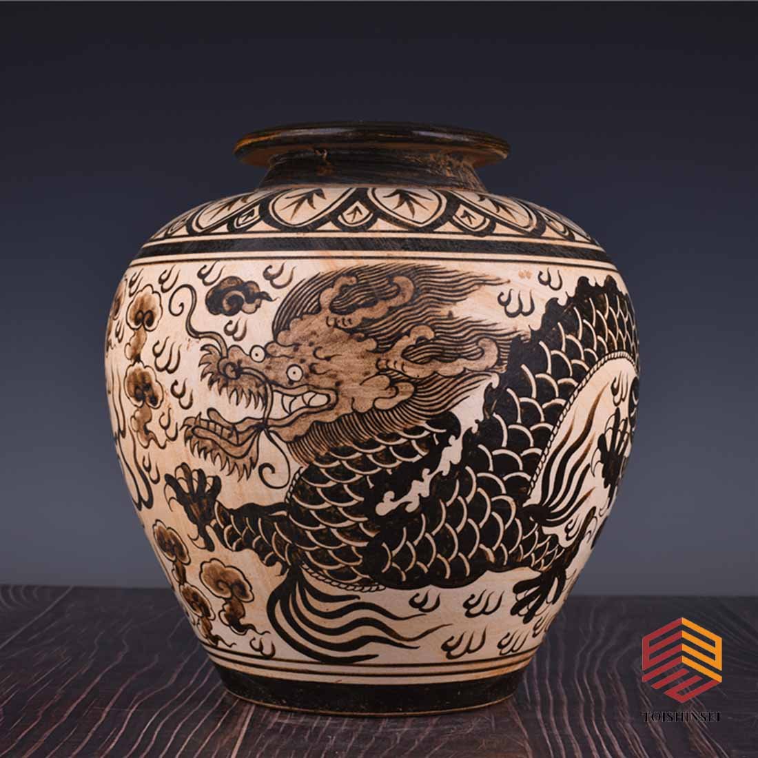 Jizhou kiln jar with cloud and dragon pattern in Song Dynasty (1 of 7)