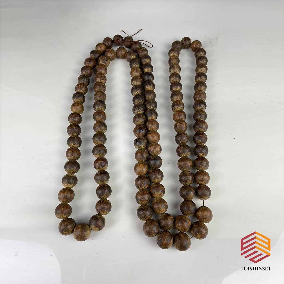 Qing Dynasty natural old material agarwood beads 108 pieces (1 of 9)