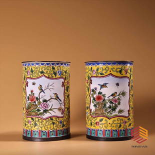 A pair of rare hand-painted enamel pen holders from the Qing Dynasty: A pair of rare hand-painted enamel pen holders from the Qing Dynasty