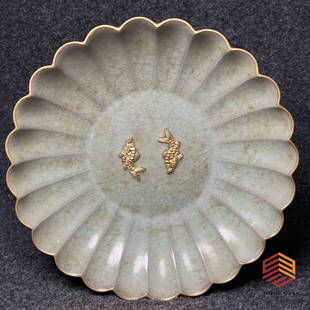 Ru kiln porcelain appreciation plate made by Emperor Qianlong of the Qing Dynasty: Ru kiln porcelain appreciation plate made by Emperor Qianlong of the Qing Dynasty