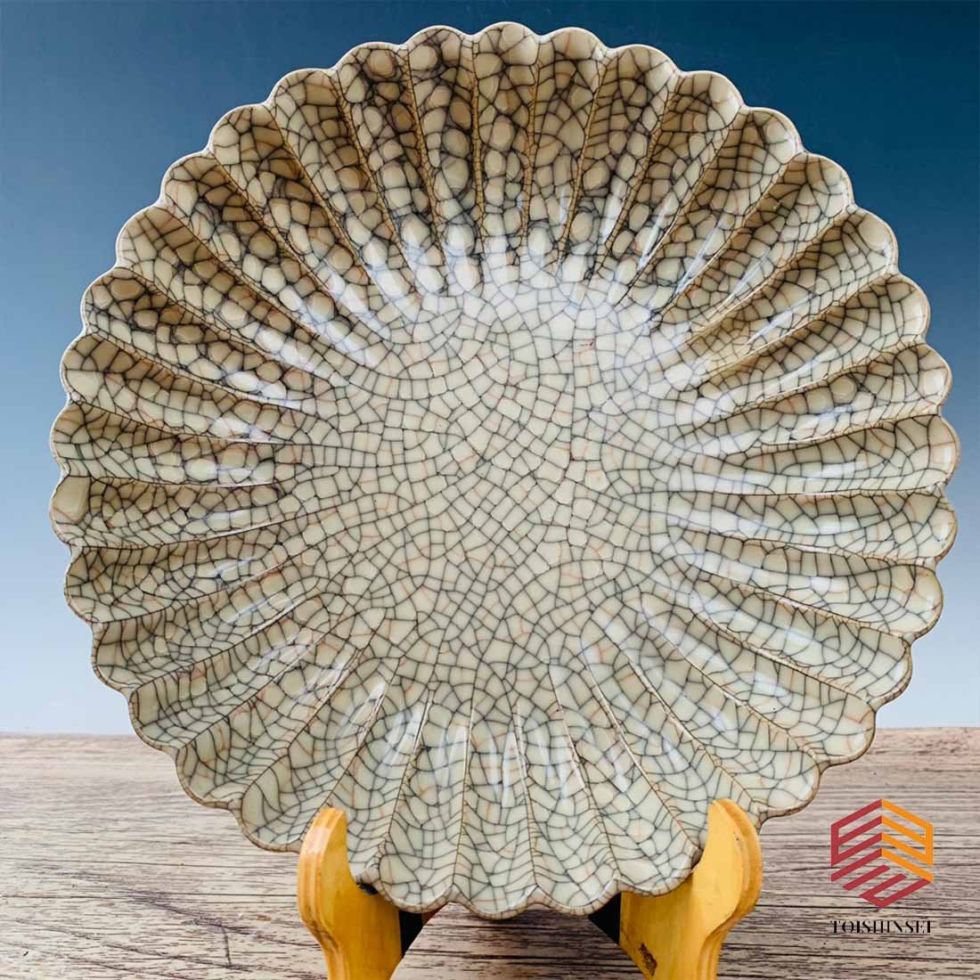 Song Ge Kiln Chrysanthemum Brush Wash: Song Ge Kiln Chrysanthemum Brush Wash