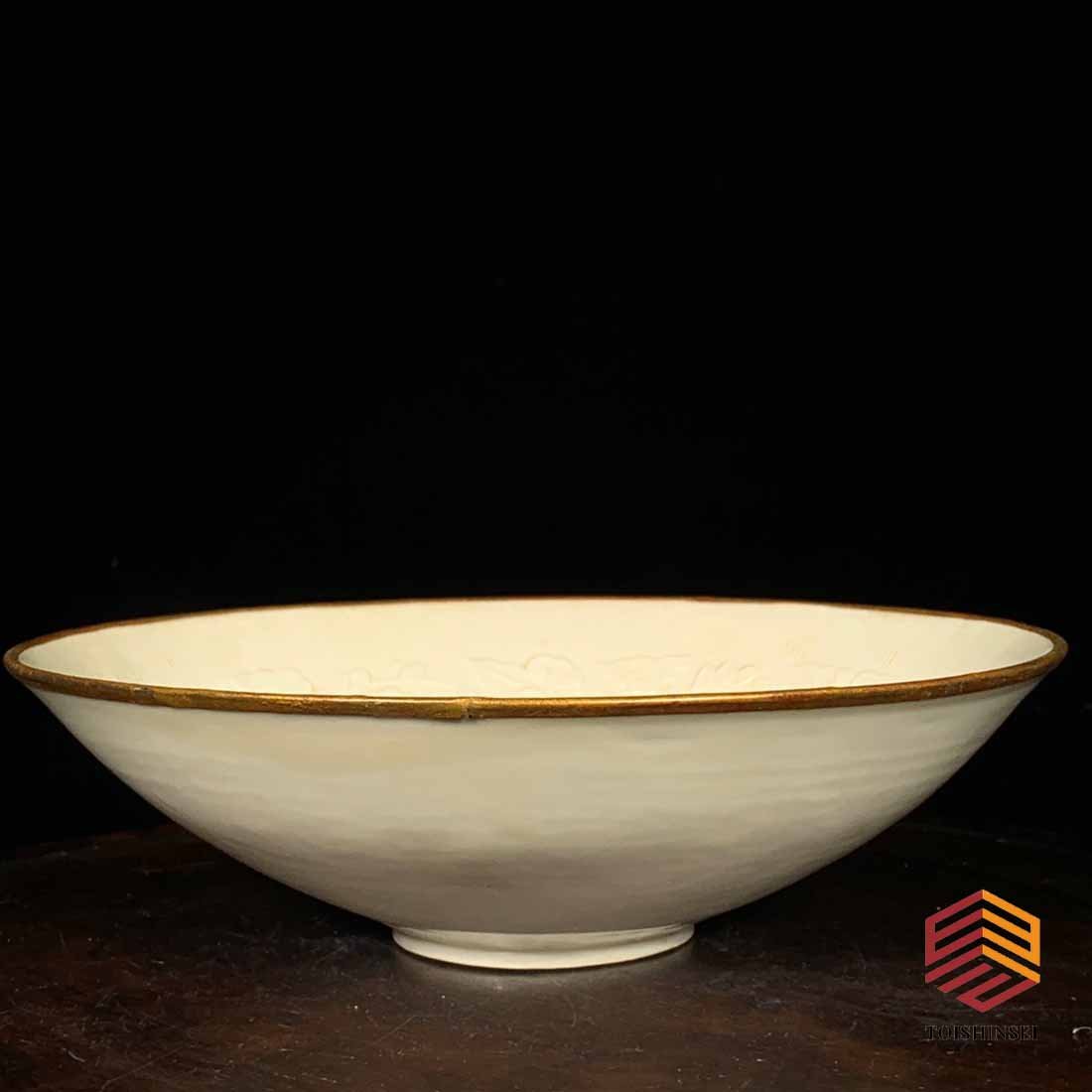 Song Dynasty Ding kiln bowl with flower and bird patterns (1 of 9)
