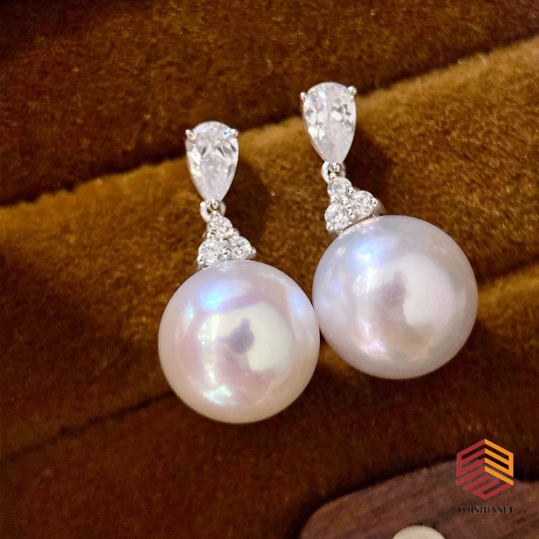 18k gold white pearl earrings (1 of 2)