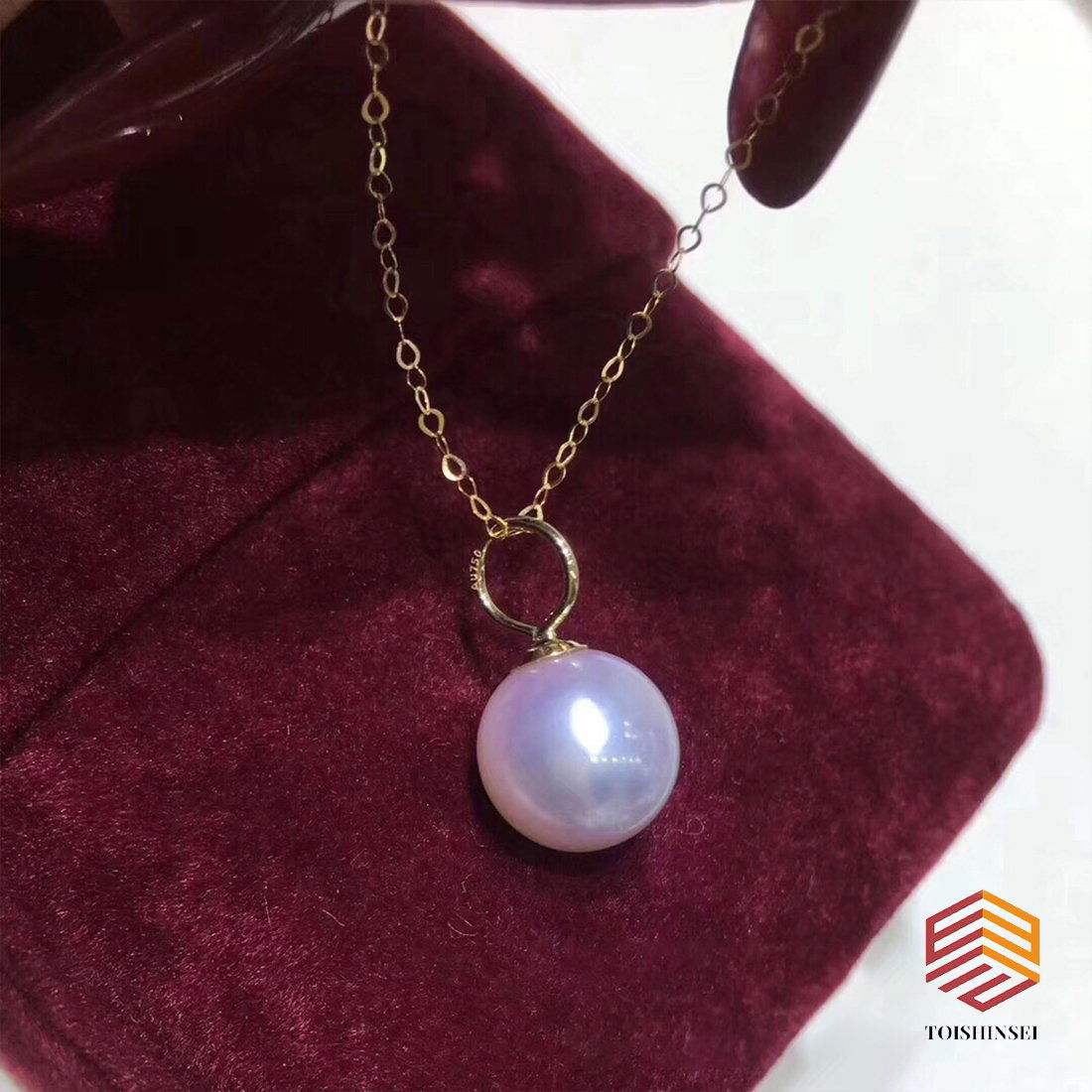 Gold Seawater Pearl Pendant (1 of 5)