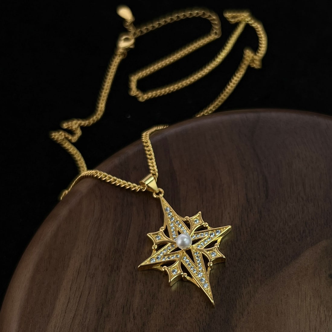 Temperamental simple pearl exquisite French retro necklace pendant: Material: Copper alloy