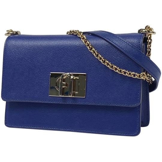 Furla Logo Chain Shoulder Bag BAFKACO Shoulder Bag Leather Blue Women [Second Hand]: Width about 20 cm Height about 12.5 cm Depth about 7.5 cm Material: Leather Color: Blue Comments: «Overall» Deformation «Exterior» Scratches, scratches, dirt «Interior» Scratches, scratches, dir