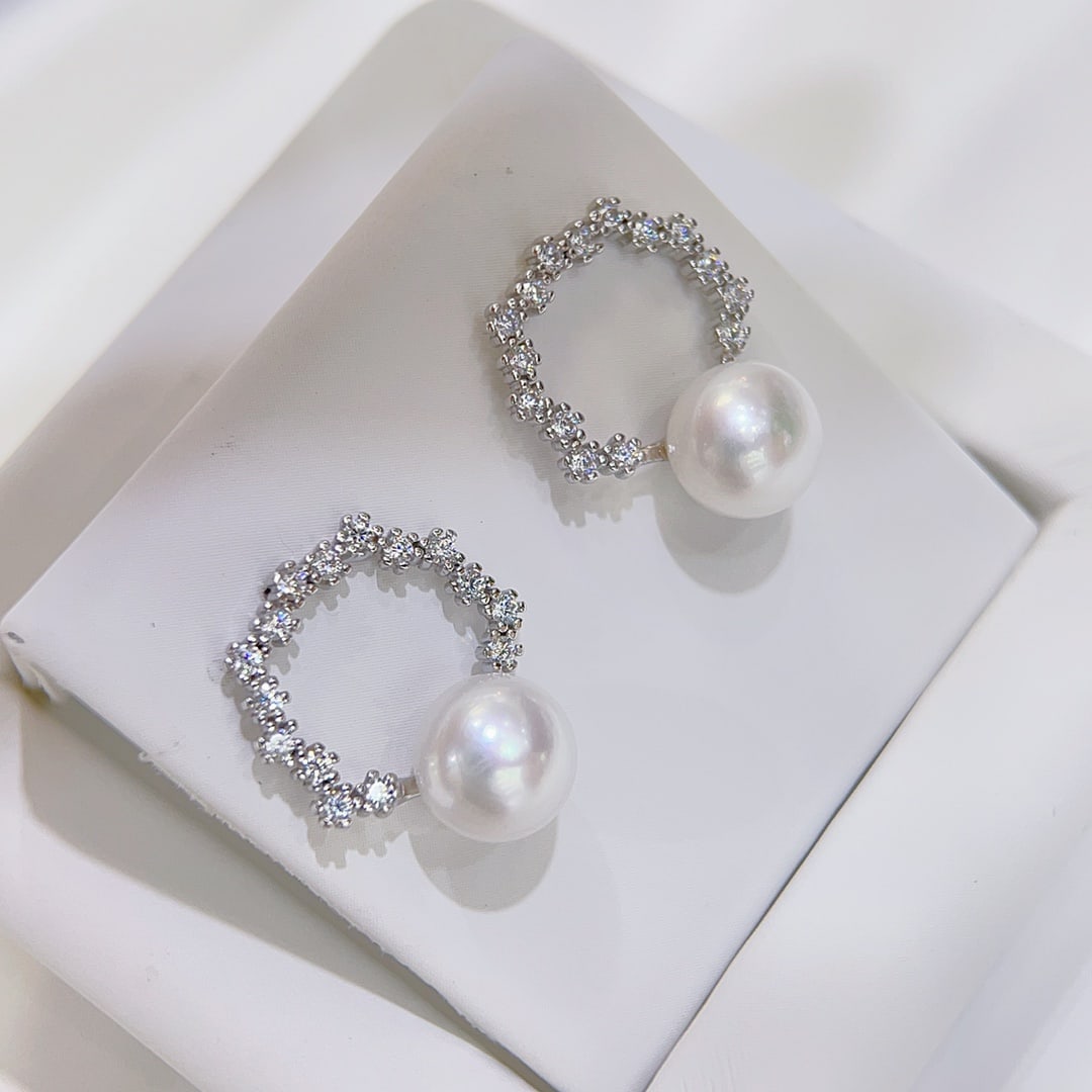 Natural Freshwater Bread Pearl Earrings: 7-8mm natural freshwater bread pearl earrings, extra bright, almost flawless