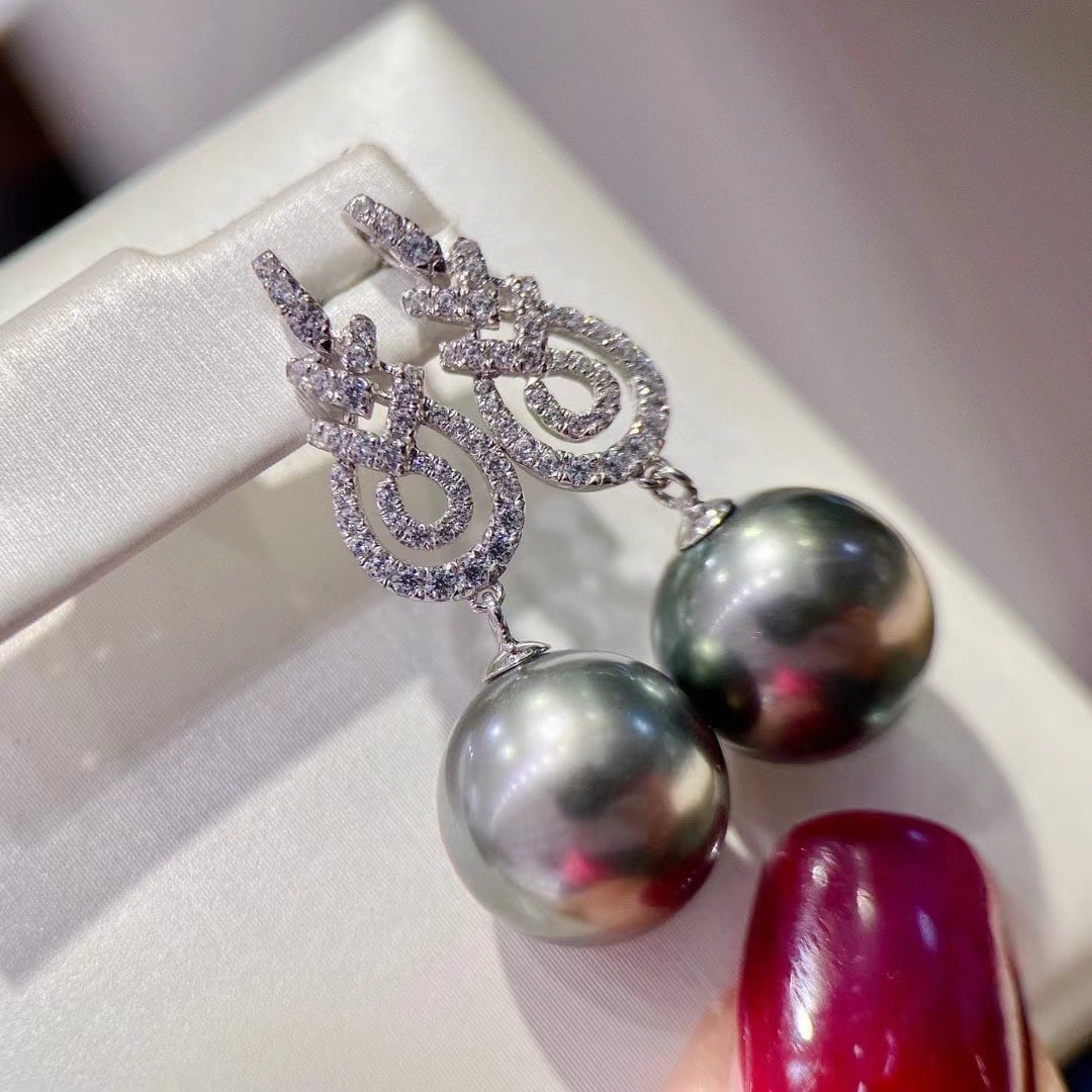 Black Pearl Earrings (1 of 4)