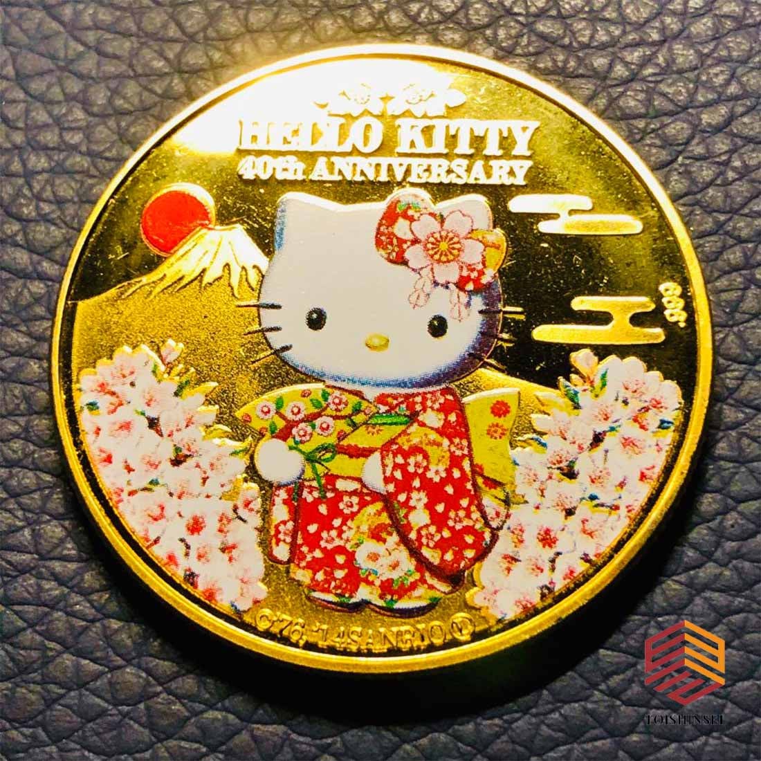USA hello kitty queen elizabeth 2014 with capsule: USA hello kitty queen elizabeth 2014 with capsule.Length 3.79cm, thickness 0.33, weight 26.2g