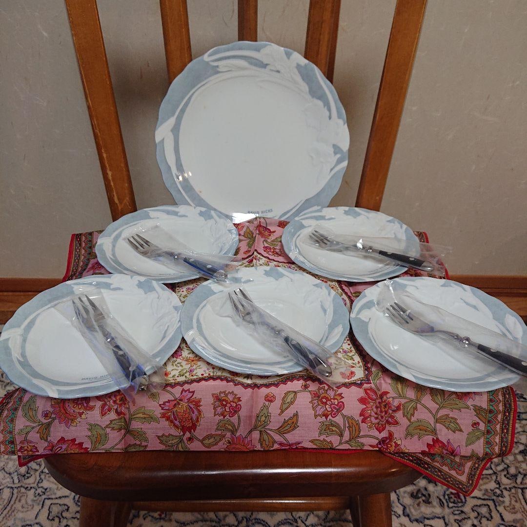DAVID HICKS PARTY SET: DAVID HICKS Party Set Product description Item type: 1 large plate, 5 small plates5 forks Product condition: new, unused
