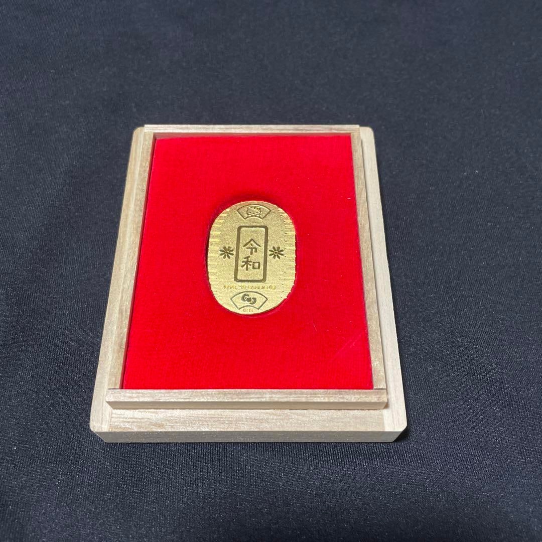 Hello Kitty Solid Gold Oval: Hello Kitty Solid Gold Oval