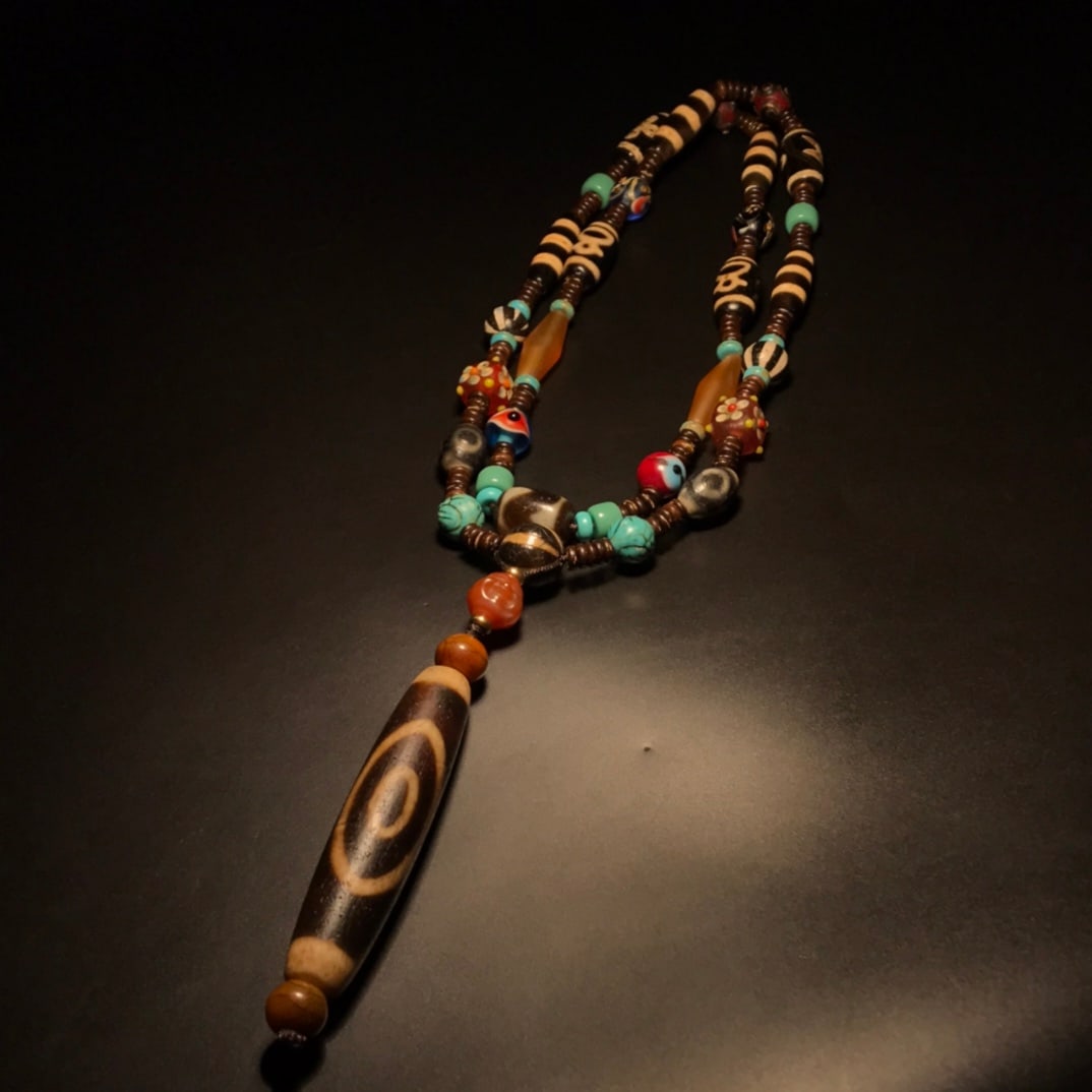 Duobao old agate dzi beads old glass with star dzi beads necklace: Duobao old agate dzi beads old glass with star dzi beads necklace.Many treasures: West Asian thread beads, three-eyed dzi beads for fire offering, five-eyed lightning beads, god of wealth, melon beads