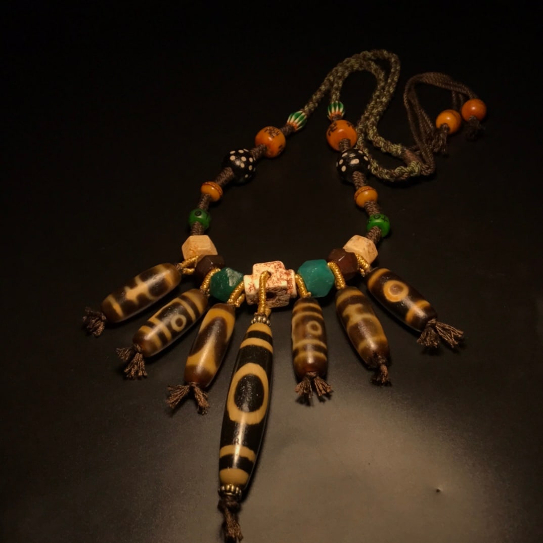 Old Agate Dzi Beads with Sun, Moon and Star Dzi Beads Multi-Treasure Necklace: Old Agate Dzi Beads with Sun, Moon and Star Dzi Beads Multi-Treasure Necklace.Oily and weathered Sun, Moon and Star Dzi Beads: 13x57mm Sun, Moon and Star Dzi Beads symbolize the universe view of the s