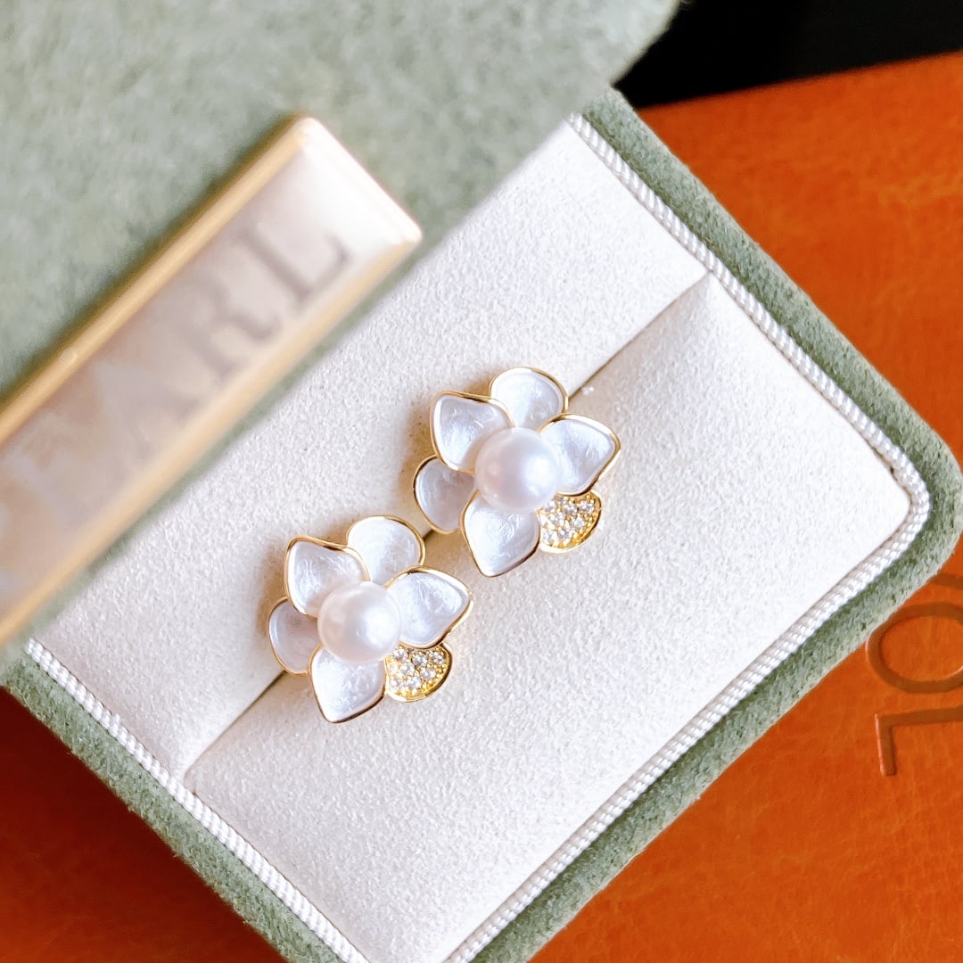 14k gold filled natural freshwater pearl flower earrings: 14k gold filled natural freshwater pearl flower earrings