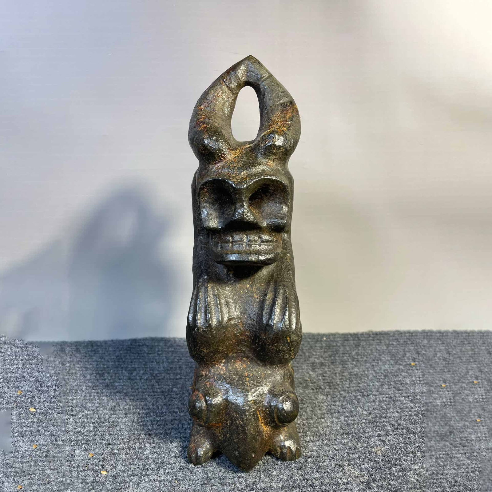 Meteorite figure ornaments from the Red Culture period,: Meteorite figure ornament from the Red Culture period, magnetic, high hardness, 23cm high, 9cm wide Weight 3.6 catties