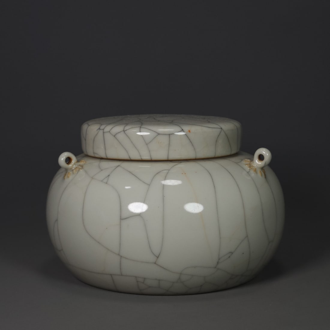 Daming Chenghua Style Ge Kiln Three Series Covered Jars: Daming Chenghua Style Ge Kiln Three Series Covered Jars.Fine workmanship, thick patina, sophisticated skin, and appearance as shown in the picture. High?10CM