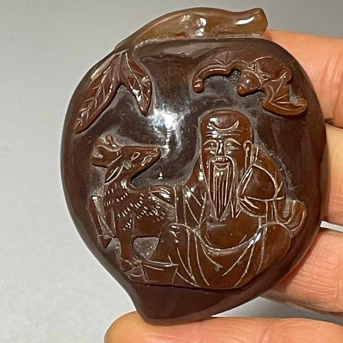 Old agate "Fu Lu" brand: Old agate "Fu Lu" brand.Fine agate, transparent and clean texture, simple color, exquisite workmanship, meaning the meaning of fortune and Lu, elegant knife, hot skin, wear good products. High?6.6CM w