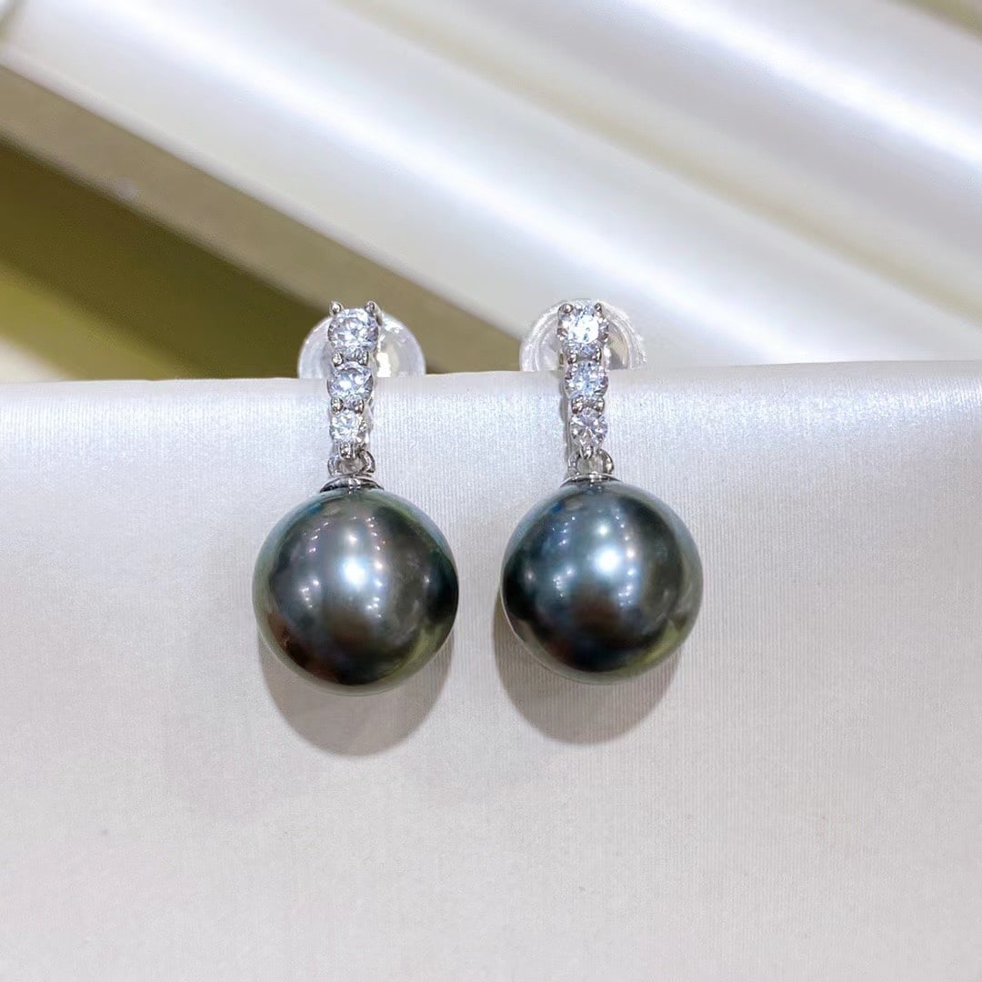 Aurora Peacock Green Earrings (1 of 6)