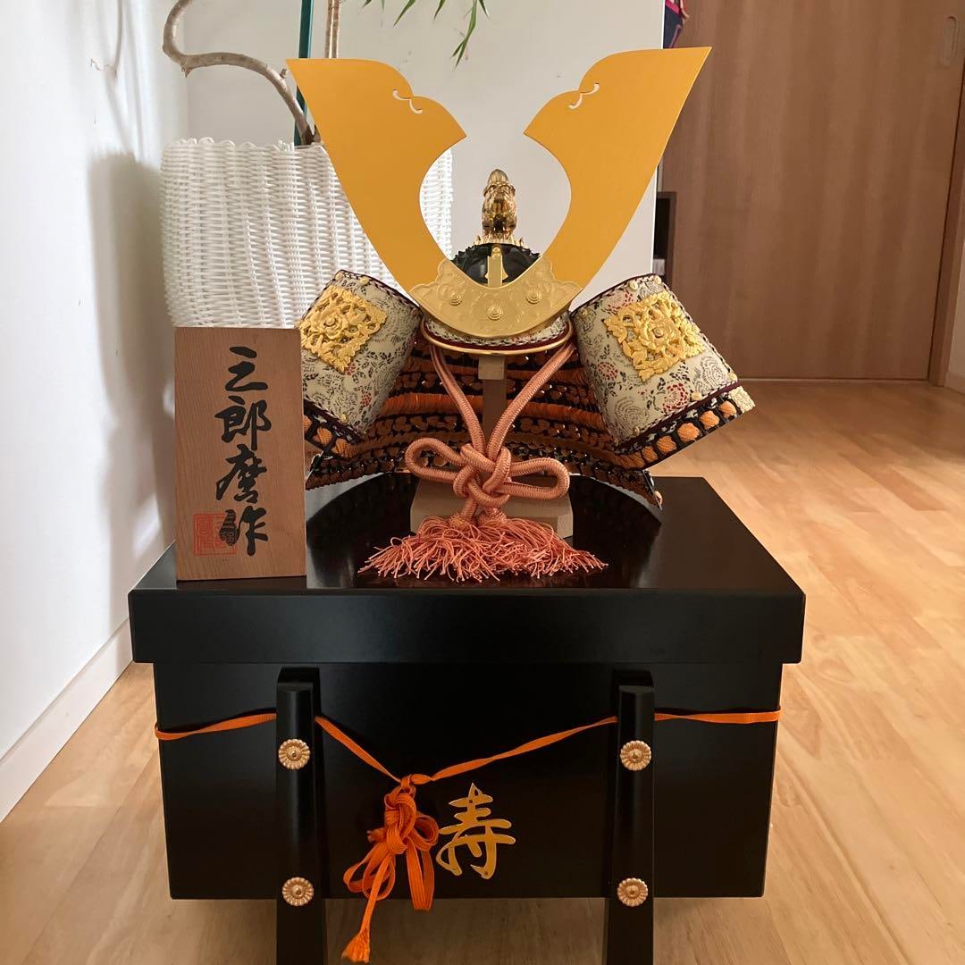 Saburo's traditional helmet: Saburo's traditional helmet.Helmet made by Saburomaru, with traditional military design, perfect for decoration- Creator: Saburomaru- Color: Gold and black- Material: Wood and metal- Purpose: Decorati