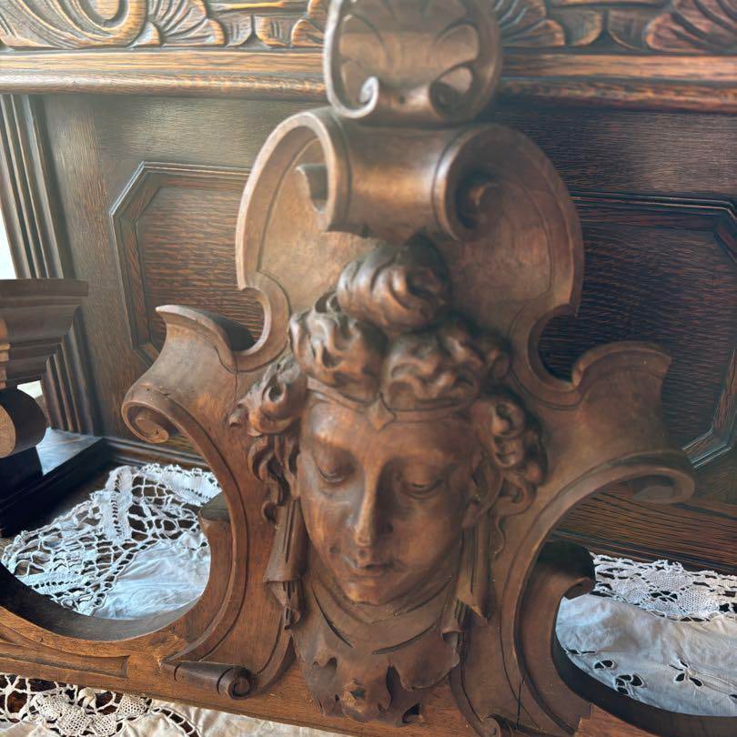 Wooden decorations French antiques: Wooden decorations French antiques.Wooden decorations with beautifully carved faces that catch the eyeWood carvingsInterior decorationWall decoration High?80CM wide?30CM 1.International Shipping: Fore