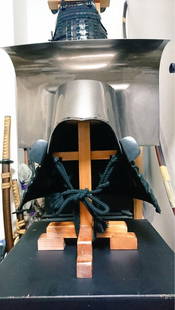 Kuroda Nagamasa armor life-size helmet: Kuroda Nagamasa armor life-size helmet. This helmet is an important symbol of the Japanese samurai tradition and is perfect for collection, display or wearing.It is well designed and visually appealin