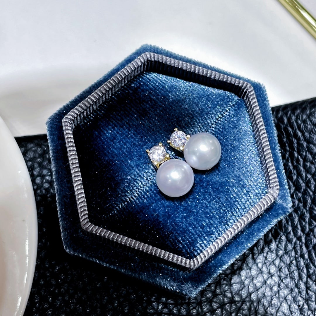 White Pearl Aurora Earrings (1 of 4)