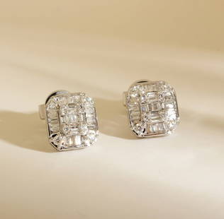 18K Gold Natural Diamond T Square Full Diamond Earrings: 18K gold natural diamond T-square full diamond earrings, rock sugar diamond large carat effect diamond earrings Main diamond score (minimum) 45 points Diamond clarity: VS/slightly flawed Color: F-G/ex