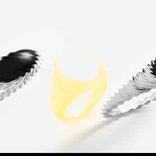 Ridged Oval Black Onyx Gemstone Ring: Ridged oval black agate gemstone ring Metal: sterling silver with 18k gold plated Stone: black agate Size: Band width 16.8mm x band depth 6mm (thickest point) Weight: 10.1g
