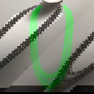Top grade dragon stone imperial green jadeite Buddhist beads: Top grade dragon stone imperial green jadeite Buddhist beads. The bead diameter is 14mm, the water head is super good, super perfect, and weighs 469.1 grams Freight: 1.International Shipping: Foreign