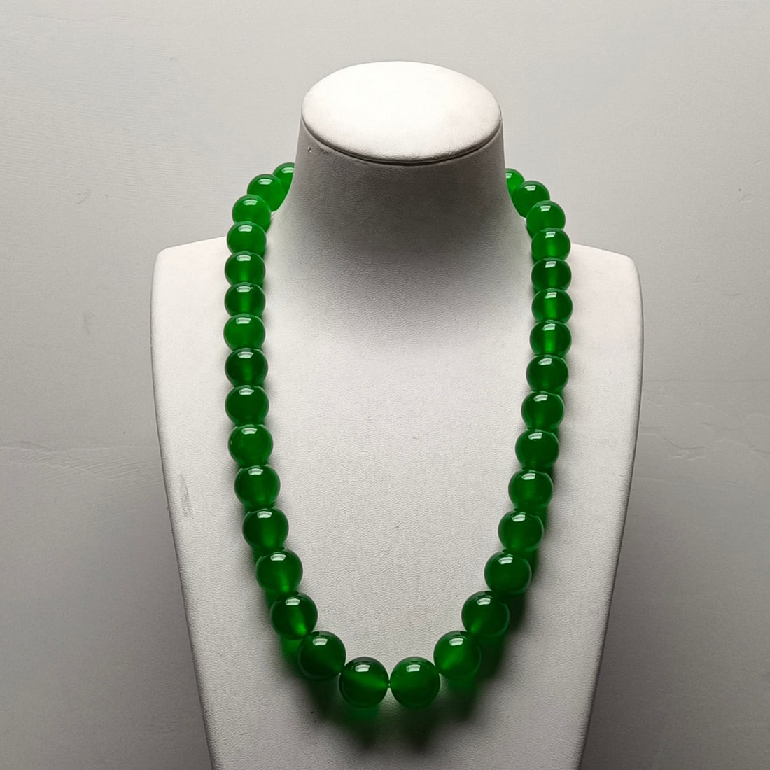 Top grade dragon stone emerald extra large and thick jadeite tower chain (1 of 8)