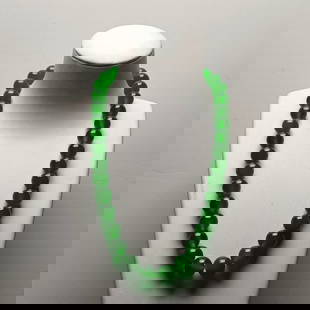 Top grade dragon stone emerald extra large and thick jadeite tower chain: Top grade dragon stone emerald extra large and thick jadeite tower chain. The water head is super good, super perfect, weighing 191.2 grams Freight: 1.International Shipping: Foreign shipping costs ar