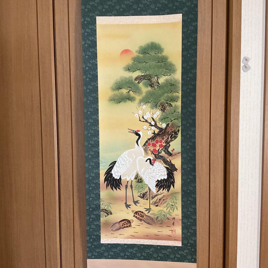 Text by Yuzi (original painting) Title: Pine, bamboo, plum, crane and turtle.: Text by Yuzi (original painting) Title: Pine, bamboo, plum, crane and turtle. Pine, bamboo, plum, crane and turtle hand-painted [Juka] colored silk painting hanging scrollSelf-sealed box, tatami box, 