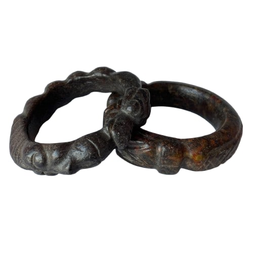 A pair of meteorite jade pig dragon bracelets from the old Tibetan Red Culture period: A pair of meteorite jade pig dragon bracelets from the old Tibetan Red Culture period. Ingenious design, exquisite carving, smooth lines and thick patina! A great collectible! Height 2cm Width 8cm Fre