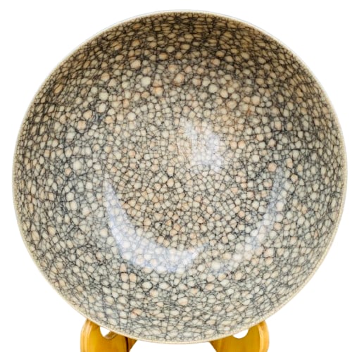 Porcelain bowl: Porcelain bowl. The bottom has an export mark. Height 8 cm, diameter 21 cm? Freight: 1.International Shipping: Foreign shipping costs are determined by the destination. 2.Photos, descriptions and valu