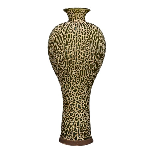 Song style Jun kiln Yaobian glaze plum vase: Song style Jun kiln Yaobian glaze plum vase. Fine workmanship, thick patina, delicate appearance, and appearance as shown in the picture. Height 41 cm, diameter 18 cm Freight: 1.International Shipping